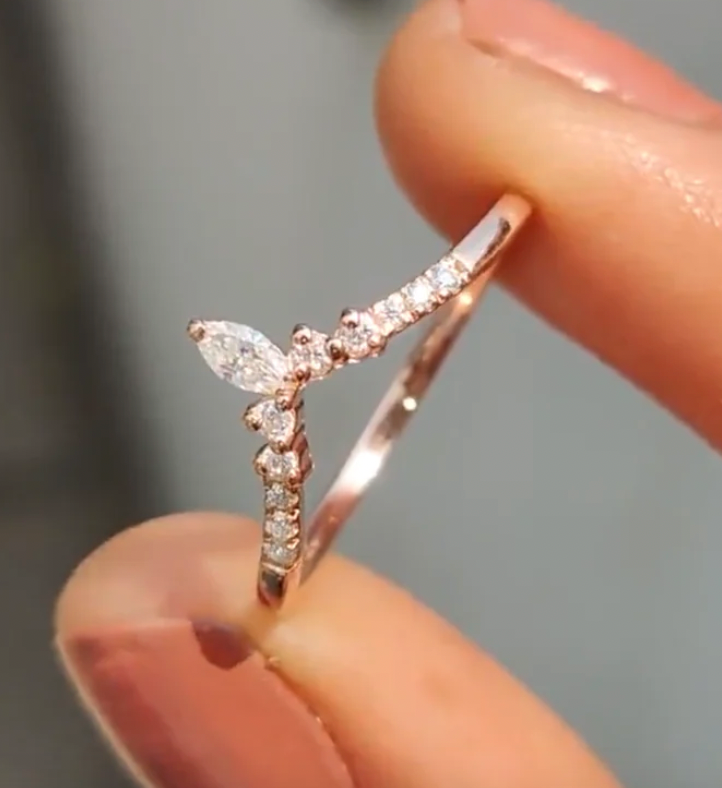 Marquise Curved Band- Moissanite