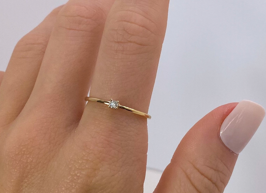 Dainty Solitaire Ring - Diamond