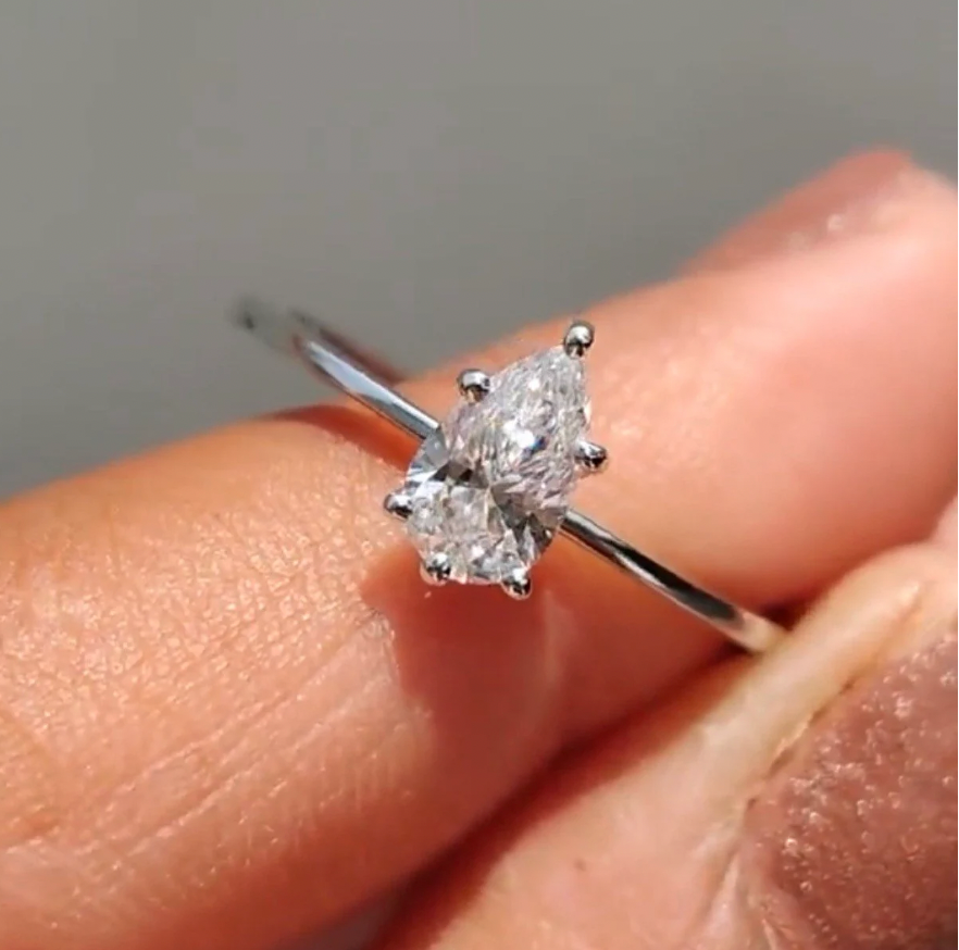 Elegant Teardrop Ring - Diamond